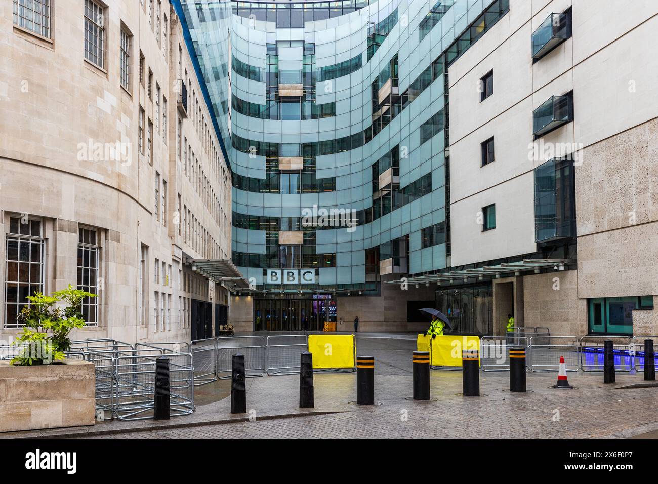 BBC Broadcasting House, London, Sonntag, 28. April 2024. Foto: David Rowland / One-Image.com Stockfoto