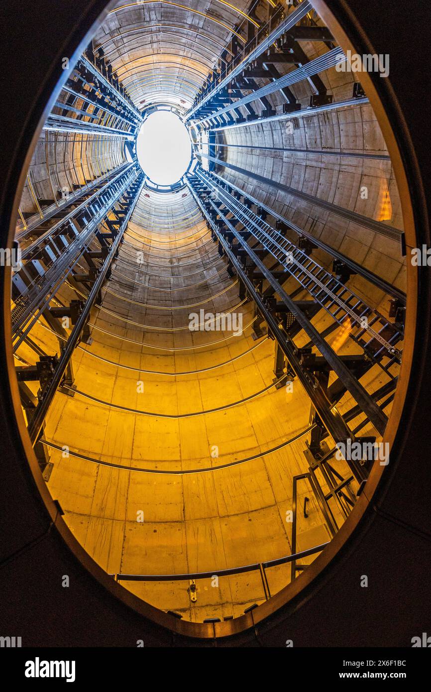 Nach dem Schornstein, Battersea Power Station, London, Montag, 29. April, 2024. Foto: David Rowland / One-Image.com Stockfoto