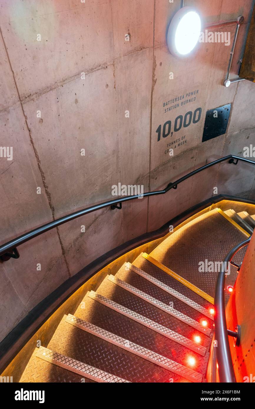 Treppen am Battersea Power Station, London, Montag, 29. April 2024. Foto: David Rowland / One-Image.com Stockfoto