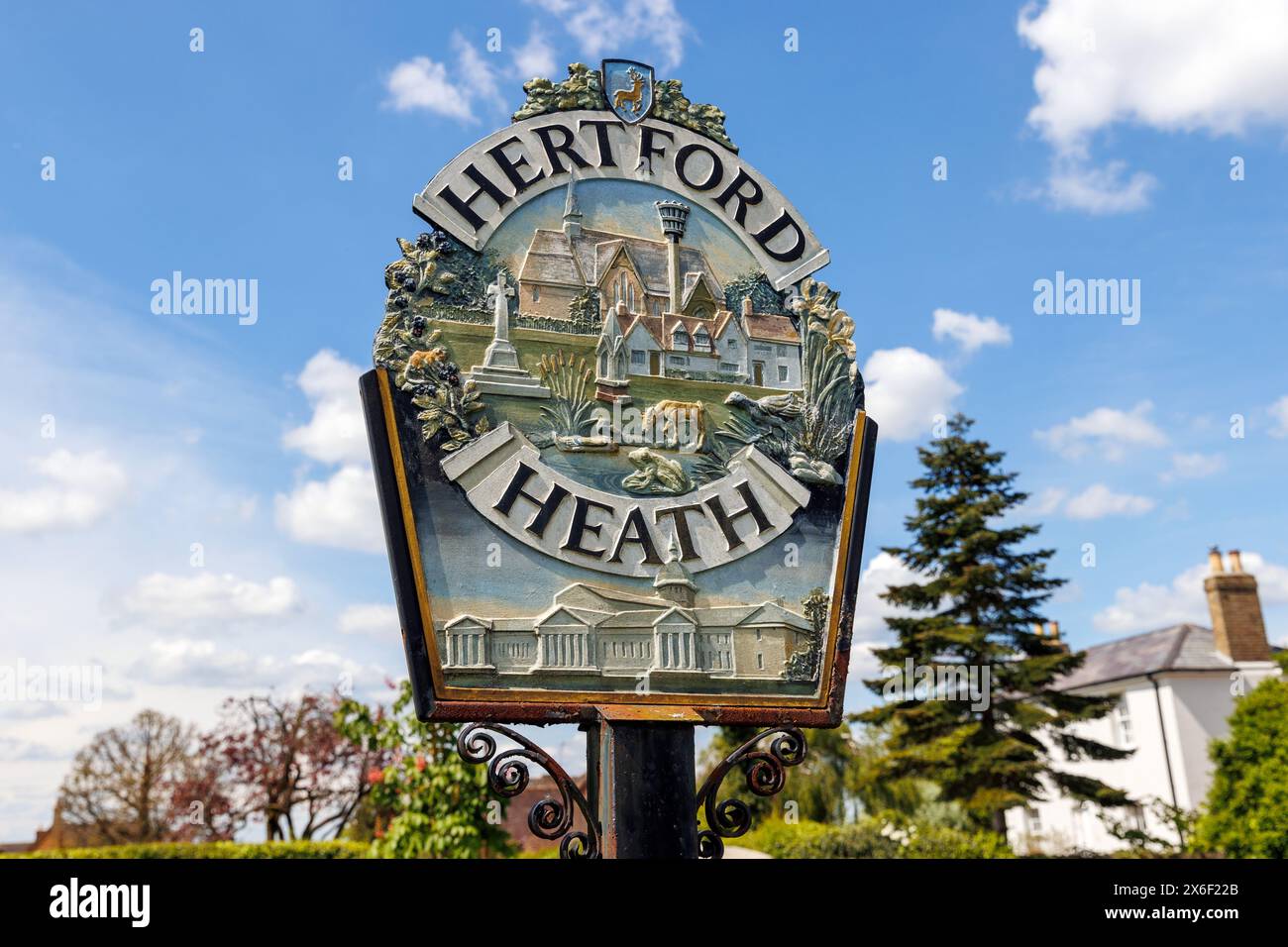 Hertford Heath Village Schild, Sonntag, 05. Mai 2024. Foto: David Rowland / One-Image.com Stockfoto