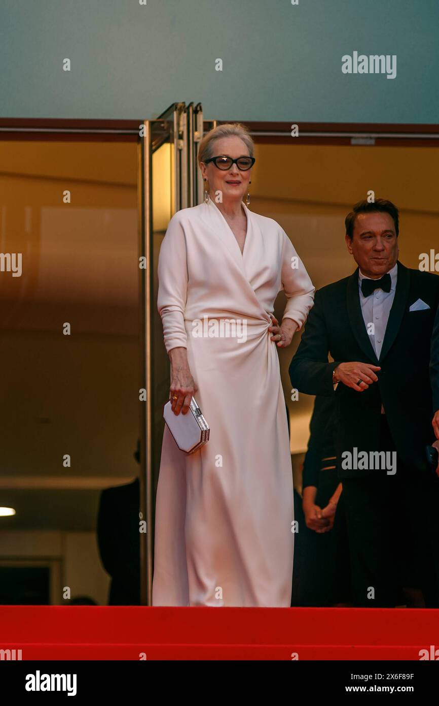 Festival de Cannes - Premiere - Le Deuxieme Acte Meryl Streep bei der Eröffnung der 77. Cannes Film Festspiele im Palais de Festival und der Premiere Le Deuxieme Acte der zweite Akt am 14.05.2024 in Cannes. *** Festival de Cannes Premiere Le Deuxieme Acte Meryl Streep bei der Eröffnung des Cannes Film Festivals 77 im Palais de Festival und die Premiere Le Deuxieme Acte der zweite Akt am 14 05 2024 in Cannes Copyright: XEventpressxKochanx Stockfoto Festival de Cannes - Premiere - Le Deuxieme Acte Meryl Streep bei der Eröffnung der 77. Cannes Film Festspiele im Palais de Festival und der Premiere Le Deuxieme Acte der zweite Akt am 14.05.2024 in Cannes. *** Festival de Cannes Premiere Le Deuxieme Acte Meryl Streep bei der Eröffnung des Cannes Film Festivals 77 im Palais de Festival und die Premiere Le Deuxieme Acte der zweite Akt am 14 05 2024 in Cannes Copyright: XEventpressxKochanx Stockfoto