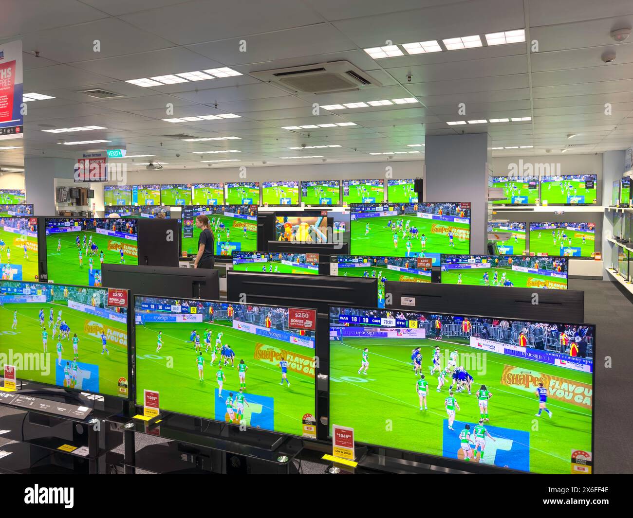 Fernsehabteilung im Harvey Norman Store, Christchurch Central, Christchurch (Ōtautahi), Canterbury, Neuseeland Stockfoto