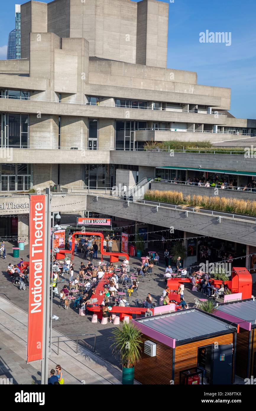 National Theatre Building and Courtyard, Royal National Theatre of Great Britain, South Bank, London, Emgland, UK, 2023 Stockfoto