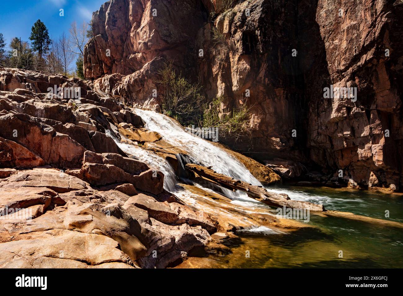 Wundervolle Wasserfälle entlang des herrlichen Water Wheel Falls Wander Trail in der Nähe von Peyson, Arizona (USA). Verführerisch, Erstaunlich, Atemberaubend, Fesselnd, Stockfoto