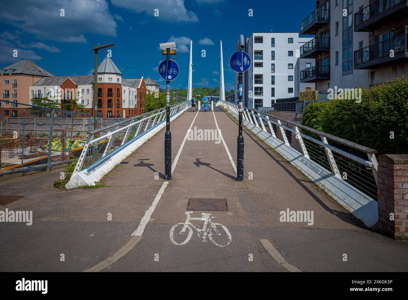 Novi Sad Friendship Bridge, Norwich überspannt den Fluss Wensum. Benannt nach den Partnerschaften zwischen Norwich und Novi Sad in Serbien. 2001. Stockfoto