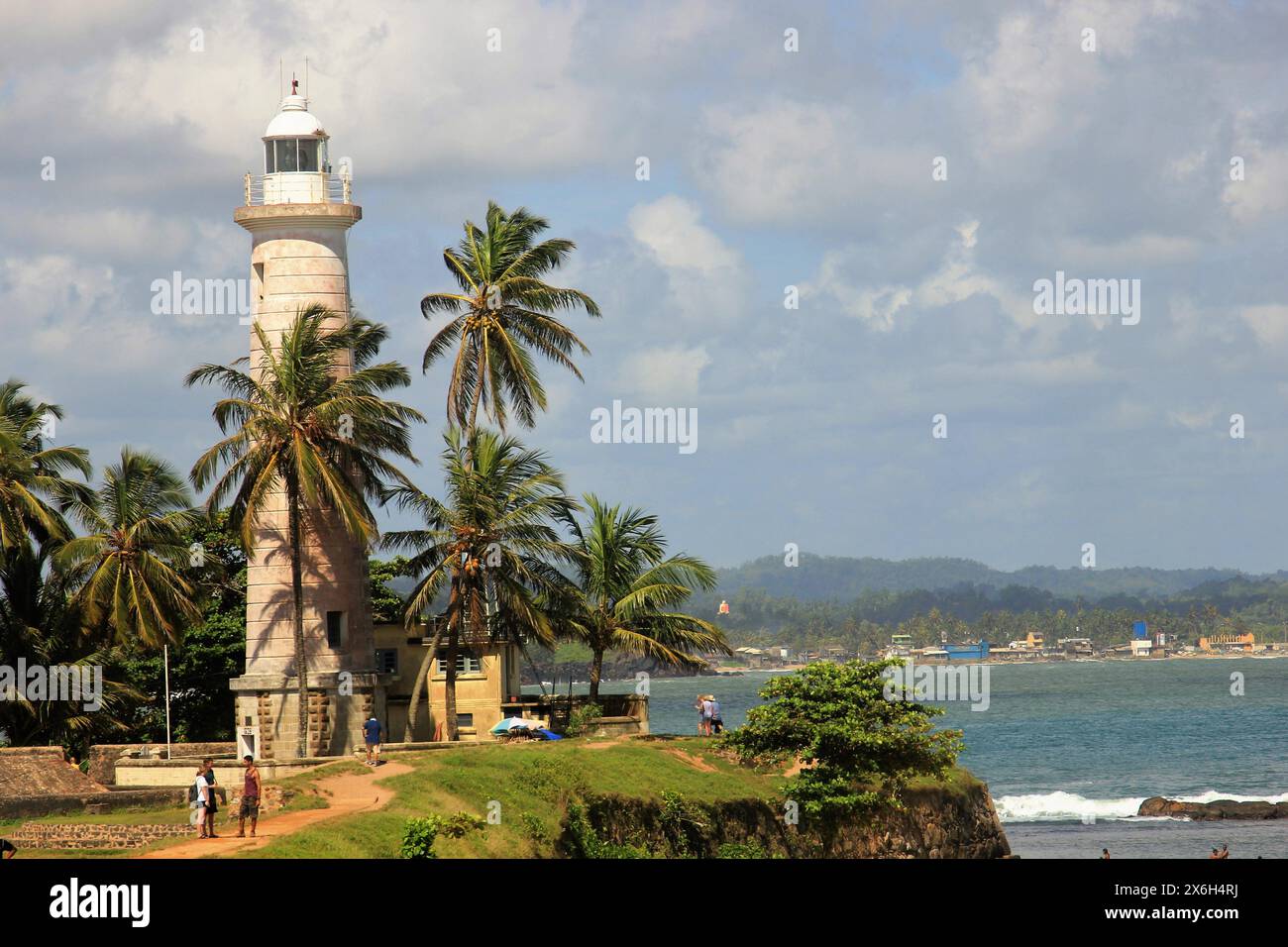 Der Leuchtturm von Galle Fort, der 1939 im historischen Galle Fort in Sri Lanka umgebaut wurde, ist 26,5 Meter hoch. Sie führt Schiffe in den Hafen von Galle, Stockfoto