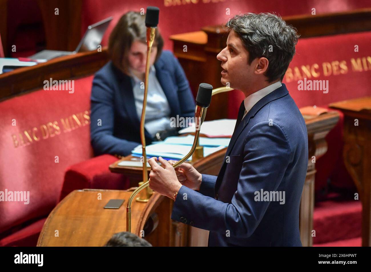 Der französische Premierminister Gabriel Attal spricht während einer Sitzung mit Fragen an die Regierung in der Pariser Nationalversammlung am 15. Mai 2024. Foto: Firas Abdullah/ABACAPRESS. COM Credit: Abaca Press/Alamy Live News Stockfoto