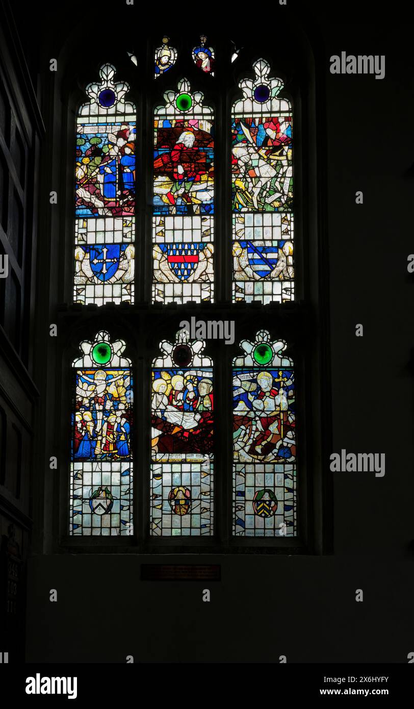 Mittelalterliches Buntglasfenster (Ende des 15. Jahrhunderts) in der St. Martin's Church, Stamford, England. Stockfoto