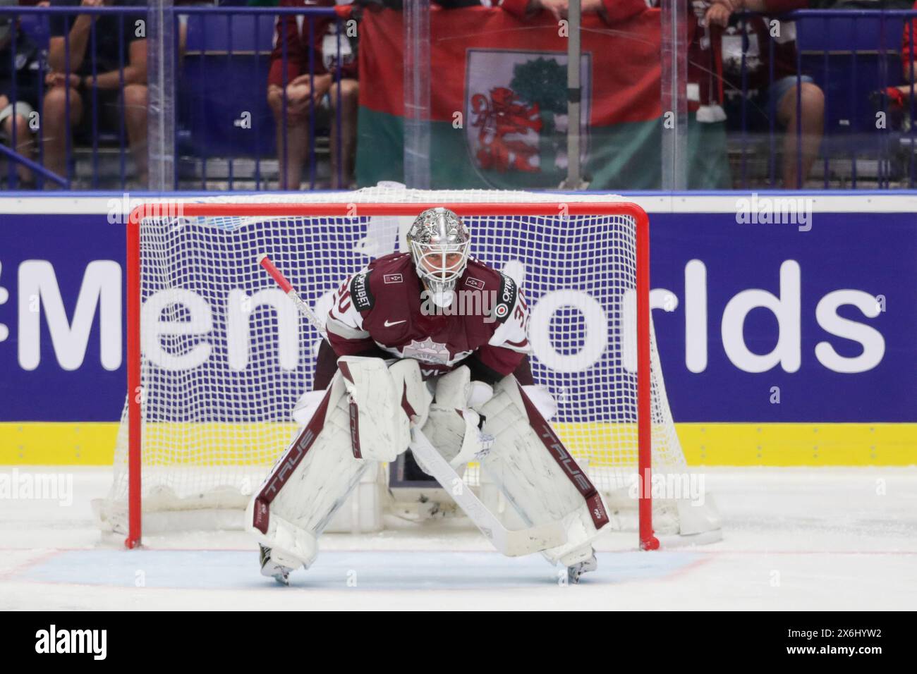 Elvis Merzlkins aus Lettland wurde beim Spiel der IIHF Eishockey-Weltmeisterschaft 2024 zwischen Lettland und Frankreich in der Ostravar Arena Ostrava gesehen. Endpunktzahl; Lettland 3 : 2 Frankreich. Stockfoto