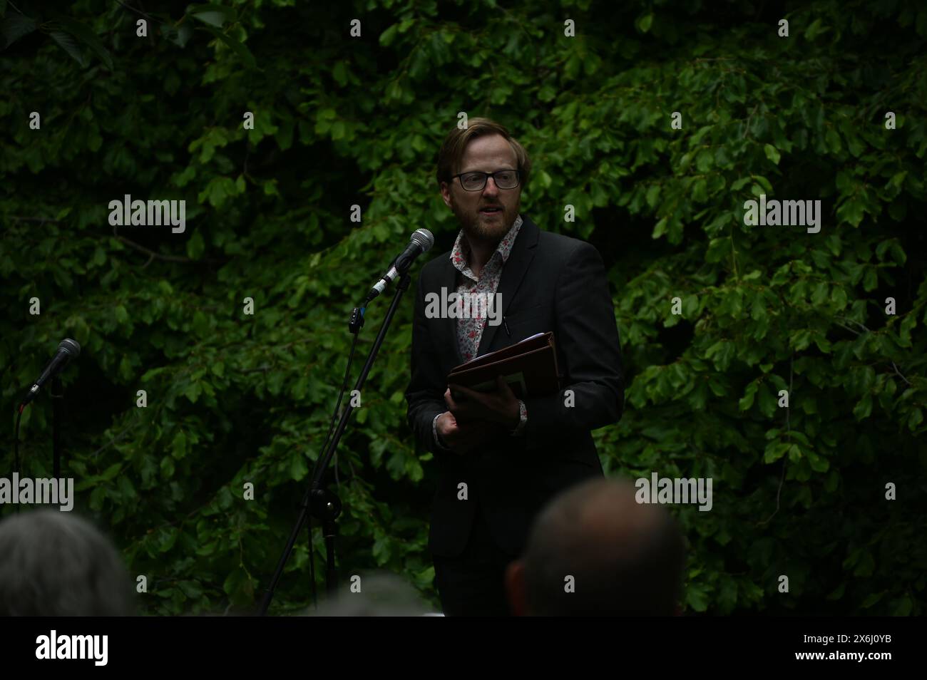 LONDON, ENGLAND, Großbritannien - 15. MAI 2024: Am 15. Mai erinnern sich die Redner an diejenigen, die sich weigerten, auf Kriegsdienstverweigerer zu kämpfen, sowohl in der Vergangenheit als auch in der Gegenwart. Auf der ganzen Welt werden viele Menschen inhaftiert oder gezwungen, aus ihren Heimatländern zu fliehen, weil sie sich weigern, sich den Streitkräften am Tavistock Square in London anzuschließen. Quelle: Siehe Li/Picture Capital/Alamy Live News Stockfoto