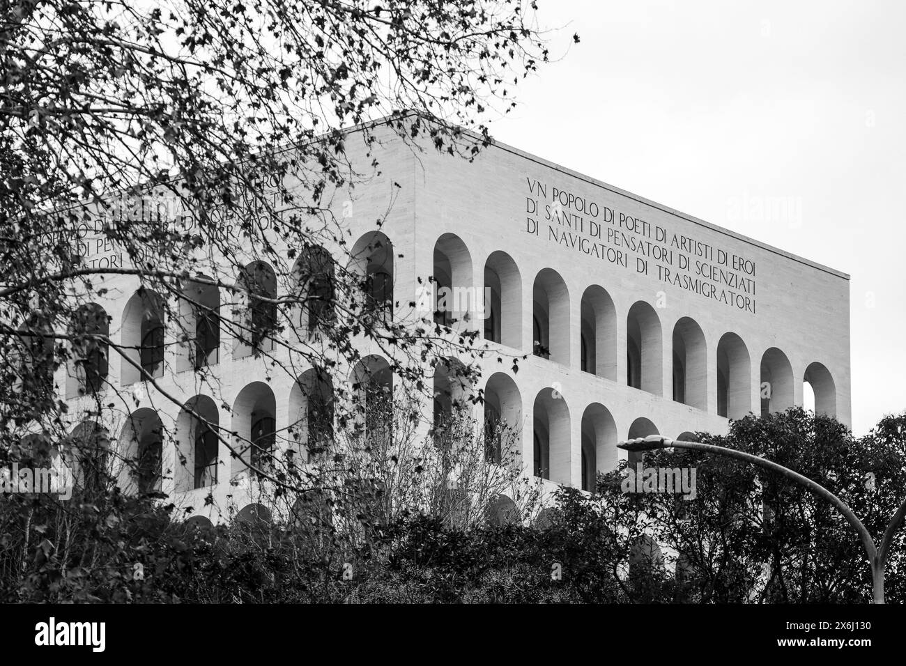 Der Palazzo della Civilta Italiana, auch bekannt als Kolosseo Quadrato. Eine Nation von Dichtern, Künstlern, Helden, Heiligen, Denkern Stockfoto