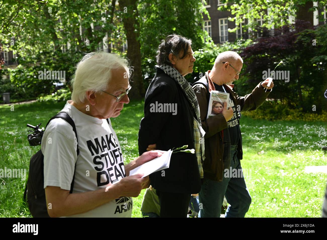 LONDON, ENGLAND, Großbritannien - 15. MAI 2024: Am 15. Mai, jedes Jahr an diejenigen gedenken, die sich weigerten, auf Gedenkfeier der Kriegsdienstverweigerer zu kämpfen, sowohl in der Vergangenheit als auch in der Gegenwart. Auf der ganzen Welt werden viele Menschen inhaftiert oder gezwungen, aus ihren Heimatländern zu fliehen, weil sie sich weigern, sich den Streitkräften am Tavistock Square in London anzuschließen. Quelle: Siehe Li/Picture Capital/Alamy Live News Stockfoto