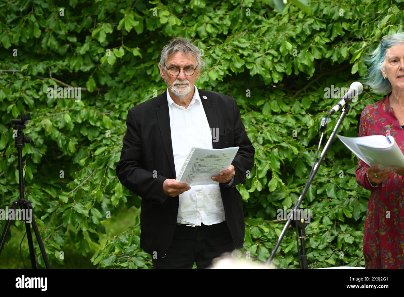 LONDON, ENGLAND, Großbritannien - 15. MAI 2024: Am 15. Mai, jedes Jahr an diejenigen gedenken, die sich weigerten, auf Gedenkfeier der Kriegsdienstverweigerer zu kämpfen, sowohl in der Vergangenheit als auch in der Gegenwart. Auf der ganzen Welt werden viele Menschen inhaftiert oder gezwungen, aus ihren Heimatländern zu fliehen, weil sie sich weigern, sich den Streitkräften am Tavistock Square in London anzuschließen. Quelle: Siehe Li/Picture Capital/Alamy Live News Stockfoto