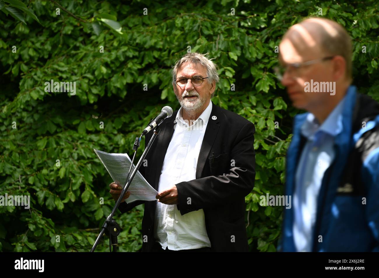 LONDON, ENGLAND, Großbritannien - 15. MAI 2024: Am 15. Mai, jedes Jahr an diejenigen gedenken, die sich weigerten, auf Gedenkfeier der Kriegsdienstverweigerer zu kämpfen, sowohl in der Vergangenheit als auch in der Gegenwart. Auf der ganzen Welt werden viele Menschen inhaftiert oder gezwungen, aus ihren Heimatländern zu fliehen, weil sie sich weigern, sich den Streitkräften am Tavistock Square in London anzuschließen. Quelle: Siehe Li/Picture Capital/Alamy Live News Stockfoto
