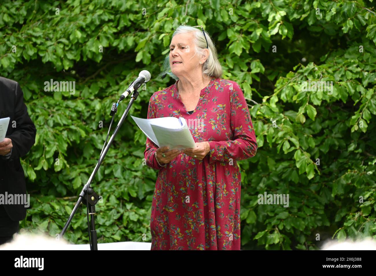 LONDON, ENGLAND, Großbritannien - 15. MAI 2024: Am 15. Mai, jedes Jahr an diejenigen gedenken, die sich weigerten, auf Gedenkfeier der Kriegsdienstverweigerer zu kämpfen, sowohl in der Vergangenheit als auch in der Gegenwart. Auf der ganzen Welt werden viele Menschen inhaftiert oder gezwungen, aus ihren Heimatländern zu fliehen, weil sie sich weigern, sich den Streitkräften am Tavistock Square in London anzuschließen. Quelle: Siehe Li/Picture Capital/Alamy Live News Stockfoto