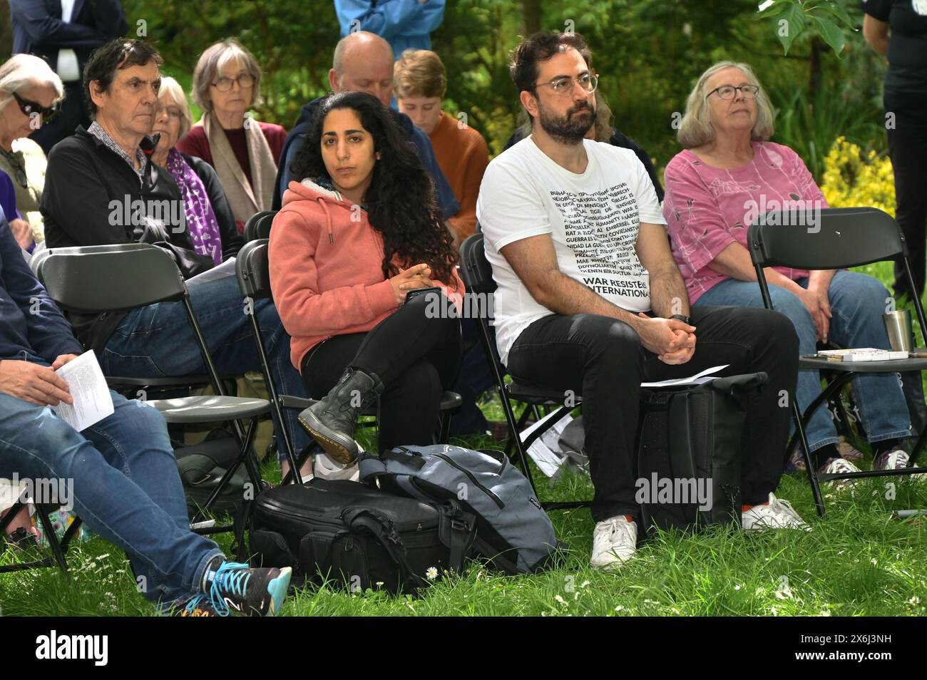 LONDON, ENGLAND, Großbritannien - 15. MAI 2024: Am 15. Mai, jedes Jahr an diejenigen gedenken, die sich weigerten, auf Gedenkfeier der Kriegsdienstverweigerer zu kämpfen, sowohl in der Vergangenheit als auch in der Gegenwart. Auf der ganzen Welt werden viele Menschen inhaftiert oder gezwungen, aus ihren Heimatländern zu fliehen, weil sie sich weigern, sich den Streitkräften am Tavistock Square in London anzuschließen. Quelle: Siehe Li/Picture Capital/Alamy Live News Stockfoto