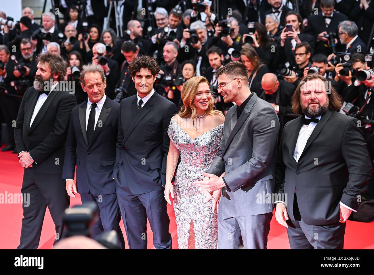 Cannes, Frankreich. Mai 2024. Quentin Dupieux, Vincent Lindon, Louis Garrel, Lea Seydoux, Raphael Quenard, und Manuel Guillot nimmt an der Vorführung und Eröffnungszeremonie „Le Deuxieme Acte“ („der zweite Akt“) beim 77. jährlichen Filmfestival von Cannes im Palais des Festivals in Cannes, Frankreich, am 14. Mai 2024 Teil. (Foto: Stefanos Kyriazis/NurPhoto) Credit: NurPhoto SRL/Alamy Live News Stockfoto