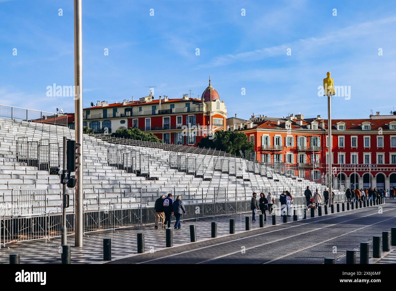 Nizza, Frankreich - 28. Januar 2024: Tribunes auf dem Place Massena in Nizza für den jährlichen Karneval gebaut Stockfoto