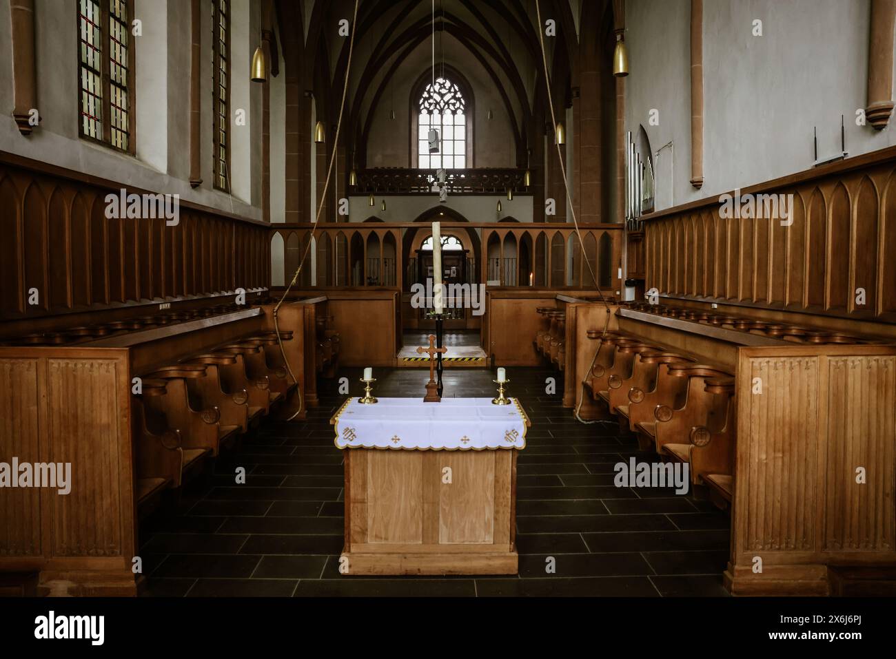 Heimbach, Deutschland. Mai 2024. Der Chorstand der Kirche im ehemaligen Mariawald-Trappistenkloster. Quelle: Oliver Berg/dpa/Alamy Live News Stockfoto