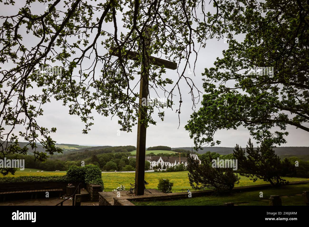 Heimbach, Deutschland. Mai 2024. Blick auf das ehemalige Trappistenkloster Mariawald am Rande des Nationalparks Eifel. Quelle: Oliver Berg/dpa/Alamy Live News Stockfoto