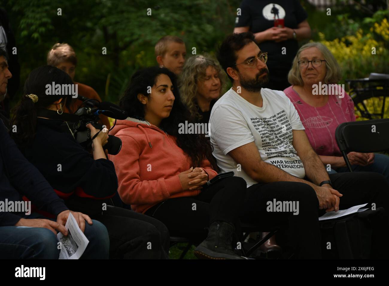 LONDON, ENGLAND, Großbritannien - 15. MAI 2024: Am 15. Mai, jedes Jahr an diejenigen gedenken, die sich weigerten, auf Gedenkfeier der Kriegsdienstverweigerer zu kämpfen, sowohl in der Vergangenheit als auch in der Gegenwart. Auf der ganzen Welt werden viele Menschen inhaftiert oder gezwungen, aus ihren Heimatländern zu fliehen, weil sie sich weigern, sich den Streitkräften am Tavistock Square in London anzuschließen. Quelle: Siehe Li/Picture Capital/Alamy Live News Stockfoto