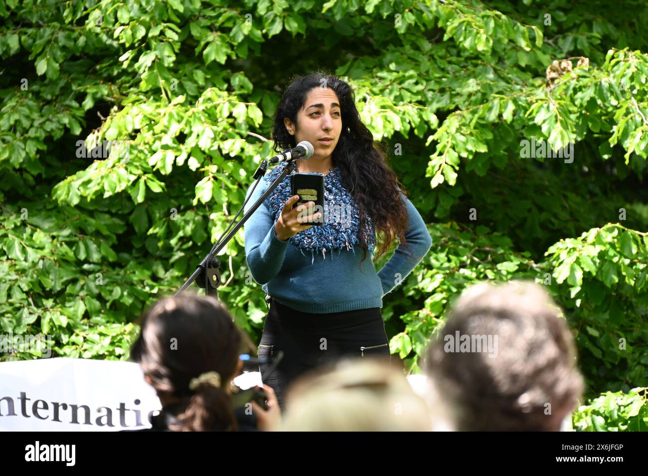 LONDON, ENGLAND, Großbritannien - 15. MAI 2024: Am 15. Mai, Redner oder, israelische Kriegsdienstverweigerer International bei der Gedenkveranstaltung an diejenigen, die sich weigerten, gegen Kriegsdienstverweigerer zu kämpfen, erinnern jedes Jahr an Kriegsdienstverweigerer, sowohl in der Vergangenheit als auch in der Gegenwart. Auf der ganzen Welt werden viele Menschen inhaftiert oder gezwungen, aus ihren Heimatländern zu fliehen, weil sie sich weigern, sich den Streitkräften am Tavistock Square in London anzuschließen. Quelle: Siehe Li/Picture Capital/Alamy Live News Stockfoto