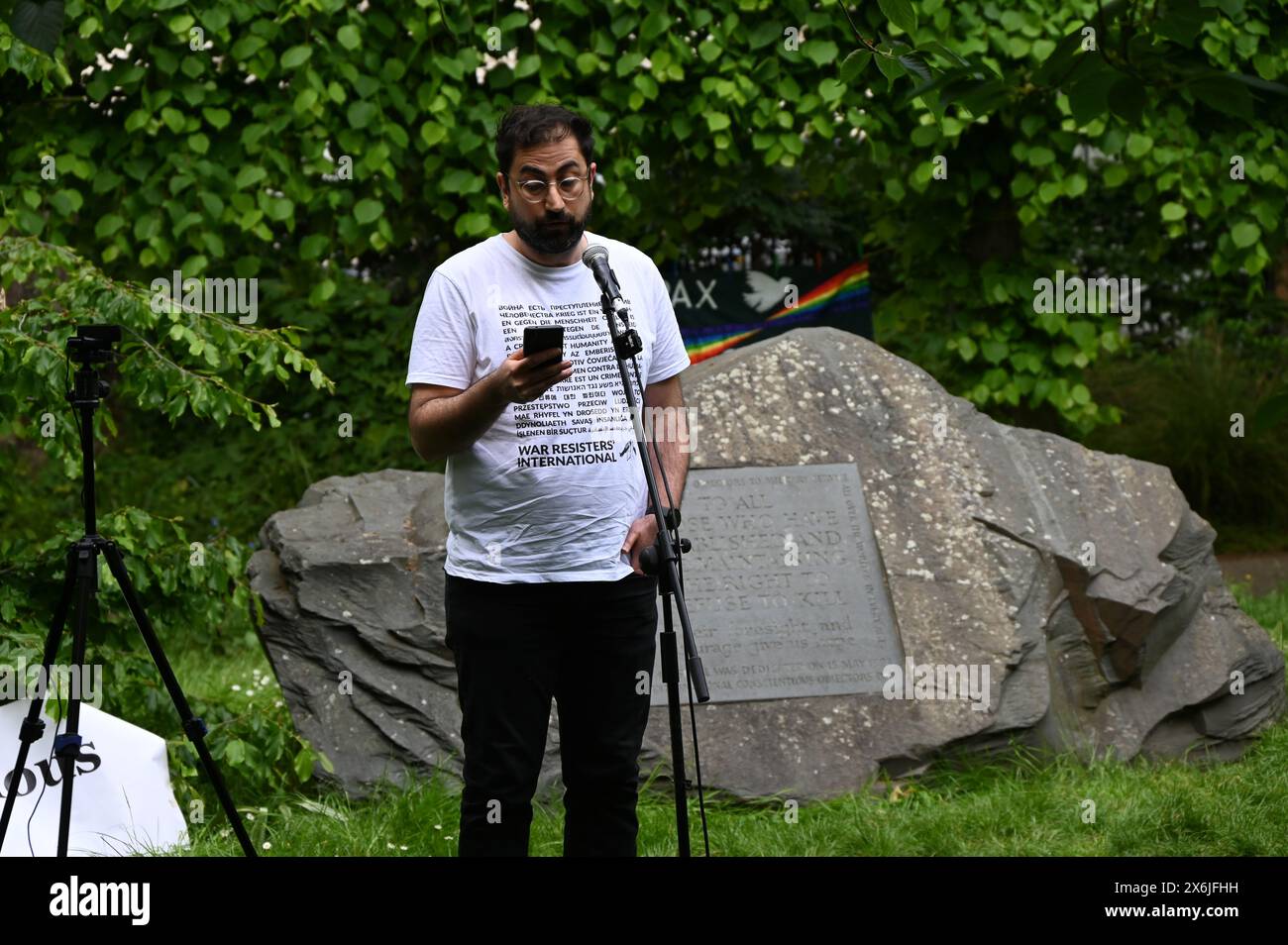 LONDON, ENGLAND, Vereinigtes Königreich - 15. MAI 2024: Am 15. Mai 2018 feierte Semih Sapmaz, war Resisters International bei The Remember those, die sich weigerten, gegen Kriegsdienstverweigerer zu kämpfen, jedes Jahr. Auf der ganzen Welt werden viele Menschen inhaftiert oder gezwungen, aus ihren Heimatländern zu fliehen, weil sie sich weigern, sich den Streitkräften am Tavistock Square in London anzuschließen. Quelle: Siehe Li/Picture Capital/Alamy Live News Stockfoto