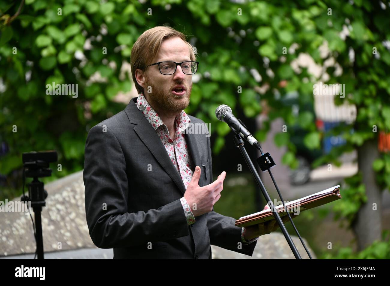 LONDON, ENGLAND, Großbritannien - 15. MAI 2024: Am 15. Mai erinnern sich die Redner an diejenigen, die sich weigerten, auf Kriegsdienstverweigerer zu kämpfen, sowohl in der Vergangenheit als auch in der Gegenwart. Auf der ganzen Welt werden viele Menschen inhaftiert oder gezwungen, aus ihren Heimatländern zu fliehen, weil sie sich weigern, sich den Streitkräften am Tavistock Square in London anzuschließen. Quelle: Siehe Li/Picture Capital/Alamy Live News Stockfoto