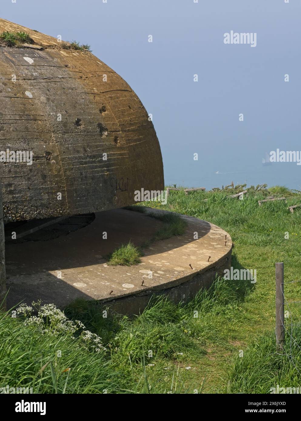 Fecamp, Frankreich - 10. Mai 2024: Deutscher Bunkerkomplex aus zwei Radaranlagen des Typs Mammut und Würzburg Riese in Fecamp während der Zweiten Welt Wa Stockfoto