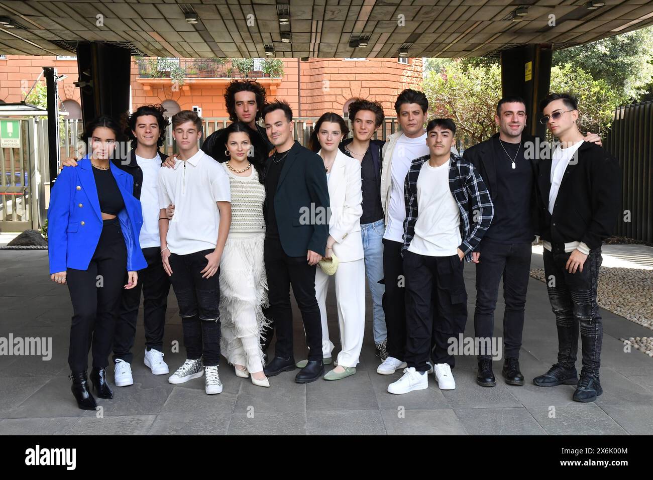 Rom, Italien. Mai 2024. Rom: Hauptsitz von Rai Viale Mazzini. Fotoruf Clan. Auf dem Foto: Francesco Ferrante, Elisa Del Genio, Micael de Falco, Giorgia Agata, Luca Ambrosino, Gabriele Rizzoli, Giuseppe Di Martino, Giuliana Esposito, Francesco Borragine, Alessio Gallo, Alessandro Manna, Jacopo Piscicelli und Director Daniele Barbiero Credit: unabhängige Fotoagentur/Alamy Live News Stockfoto