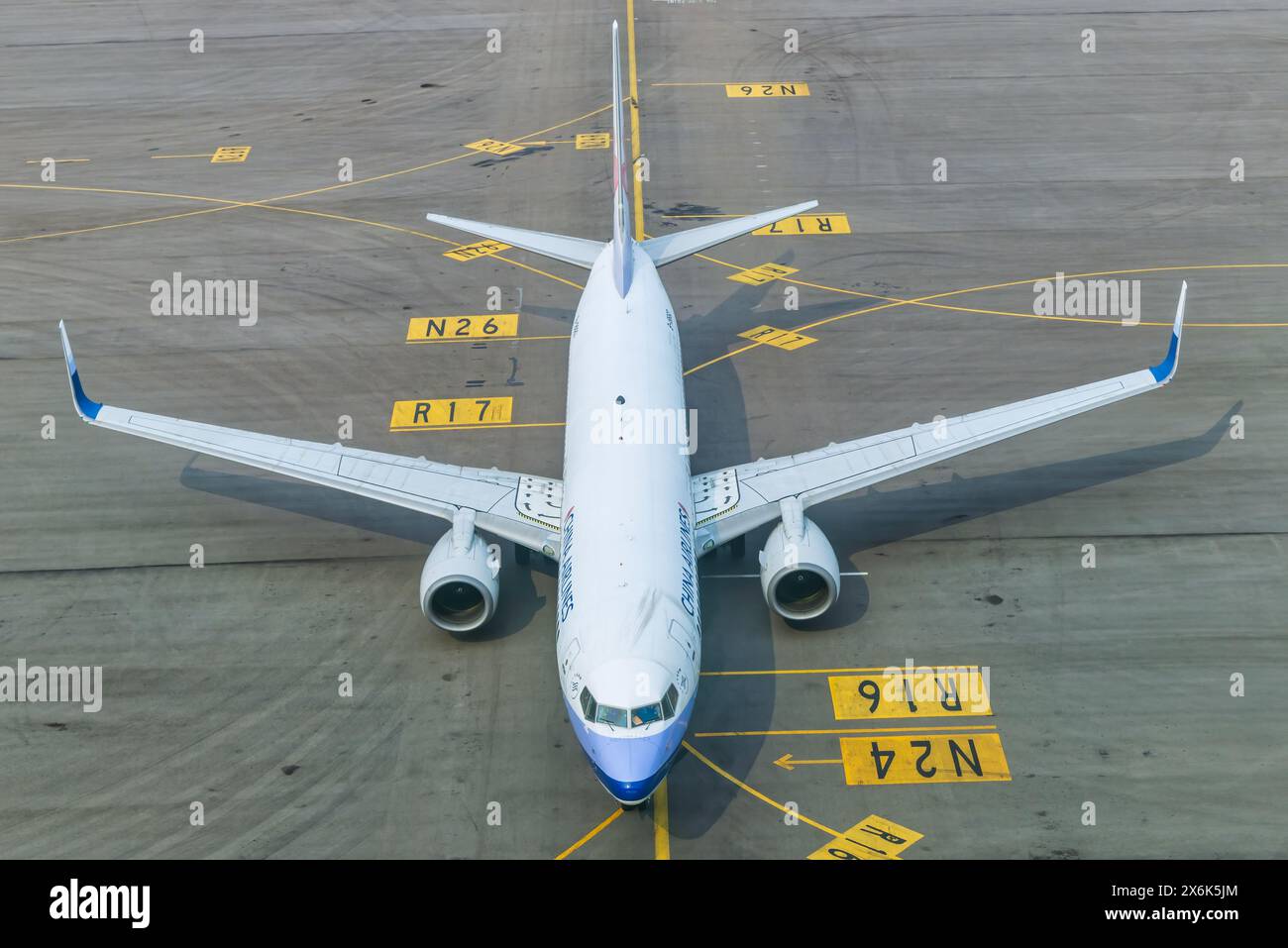 Hongkong, 9. April 2024: China Airliner B737 Flugzeug am Flughafen Hongkong Stockfoto