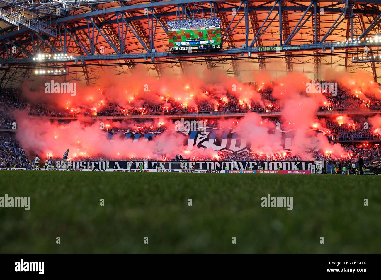 Posen, Polen. Mai 2024. Fans von Lech Poznan feiern im PKO BP Ekstraklasa-Spiel zwischen Lech Poznan und Legia Warszawa im Enea Stadium ein Tor. Endpunktzahl: Lech Poznan 1:2 Legia Warszawa. (Foto: Maciej Rogowski/SOPA Images/SIPA USA) Credit: SIPA USA/Alamy Live News Stockfoto