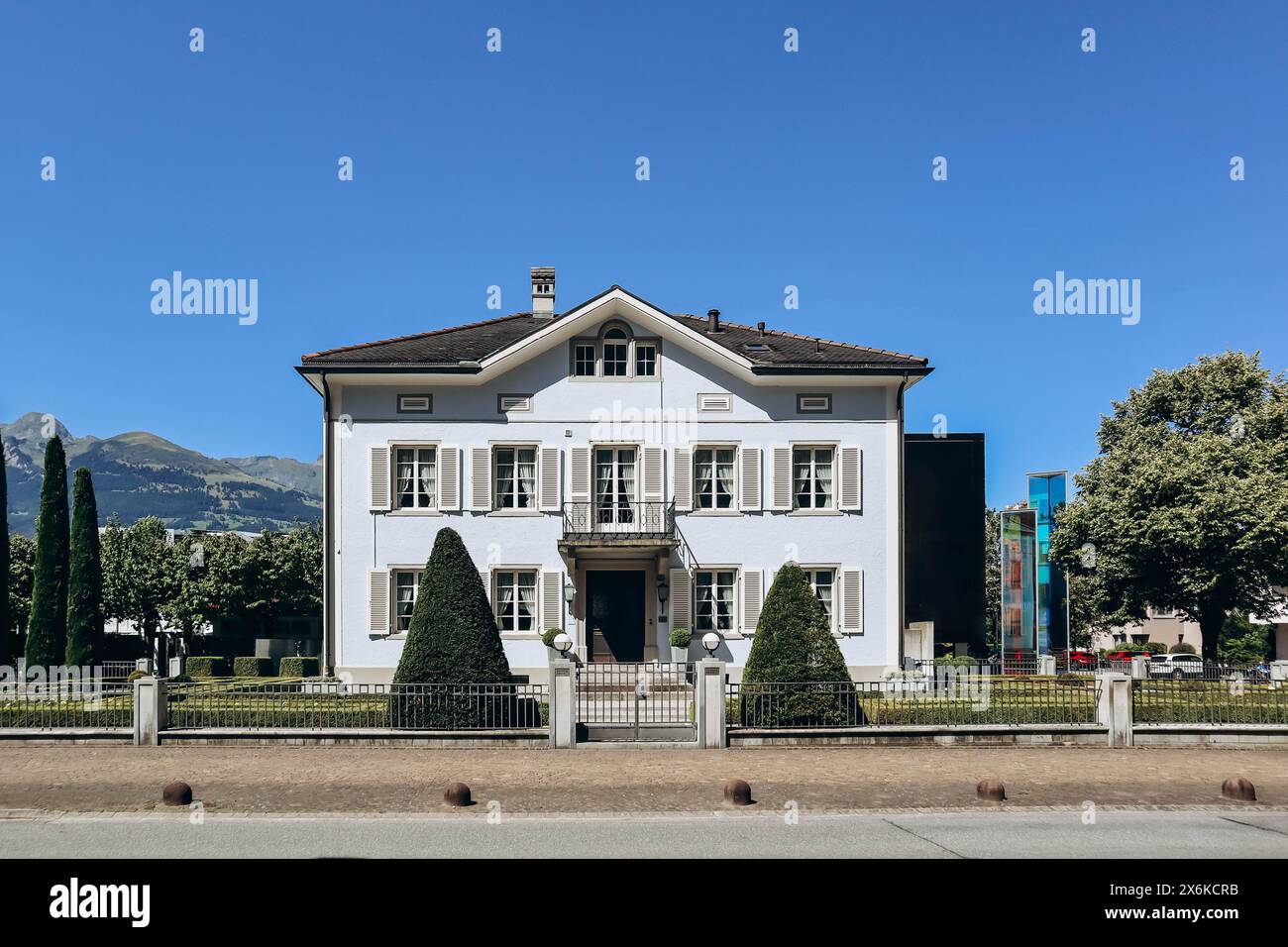 Vaduz, Liechtenstein - 11. August 2023: Vaduz Stadtzentrum an einem sonnigen Tag Stockfoto