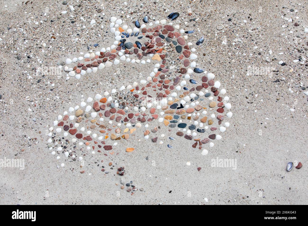 Kleines Kunstwerk am Strand von Ahrenshoop, Ostsee, Darß, Fischland, Ahrenshoop, Mecklenburg-Vorpommern, Deutschland Stockfoto