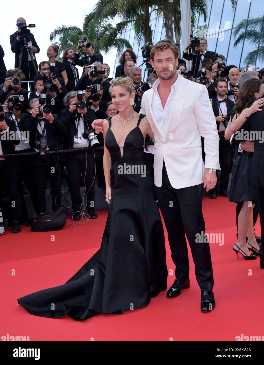 CANNES, FRANKREICH. 15. Mai 2024: Elsa Pataky & Chris Hemsworth im Furiosa: A Mad Max Saga Premiere beim 77. Festival de Cannes. Bild: Paul Smith / Featureflash Stockfoto