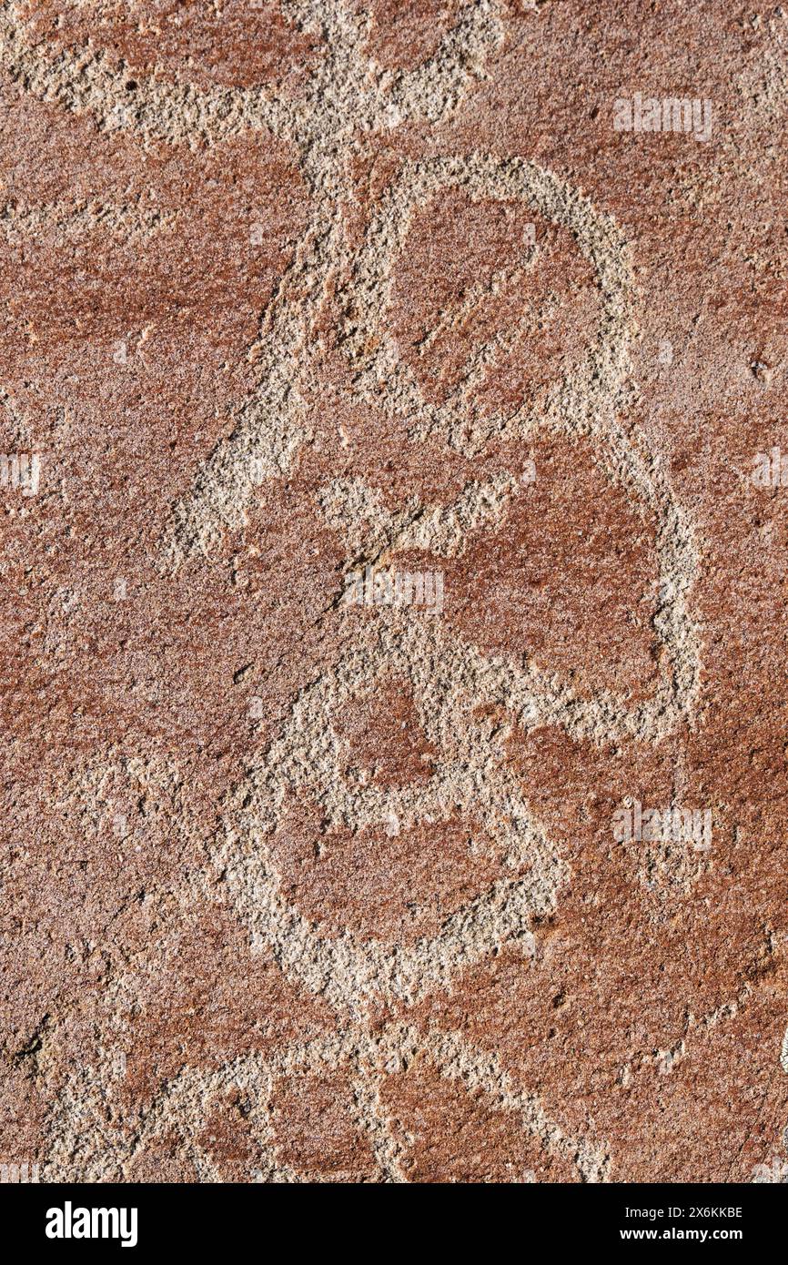 Detail der Petroglyphen, die in Quarzitgestein auf dem Mount Stirling in Nevada gemeißelt wurden Stockfoto