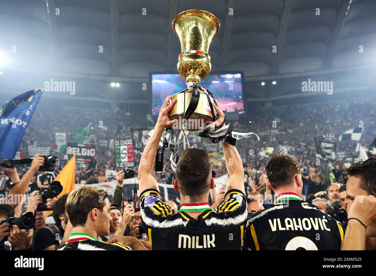 Rom, Italie. Mai 2024. Die Spieler von Juventus feiern den Sieg am Ende des italienischen Pokals, Coppa Italia, das Fußballfinalspiel zwischen Atalanta BC und Juventus FC am 15. Mai 2024 im Stadio Olimpico in Rom, Italien - Foto Federico Proietti/DPPI Credit: DPPI Media/Alamy Live News Stockfoto