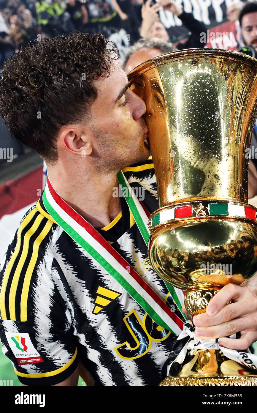 Rom, Italie. Mai 2024. Die Spieler von Juventus feiern den Sieg am Ende des italienischen Pokals, Coppa Italia, das Fußballfinalspiel zwischen Atalanta BC und Juventus FC am 15. Mai 2024 im Stadio Olimpico in Rom, Italien - Foto Federico Proietti/DPPI Credit: DPPI Media/Alamy Live News Stockfoto