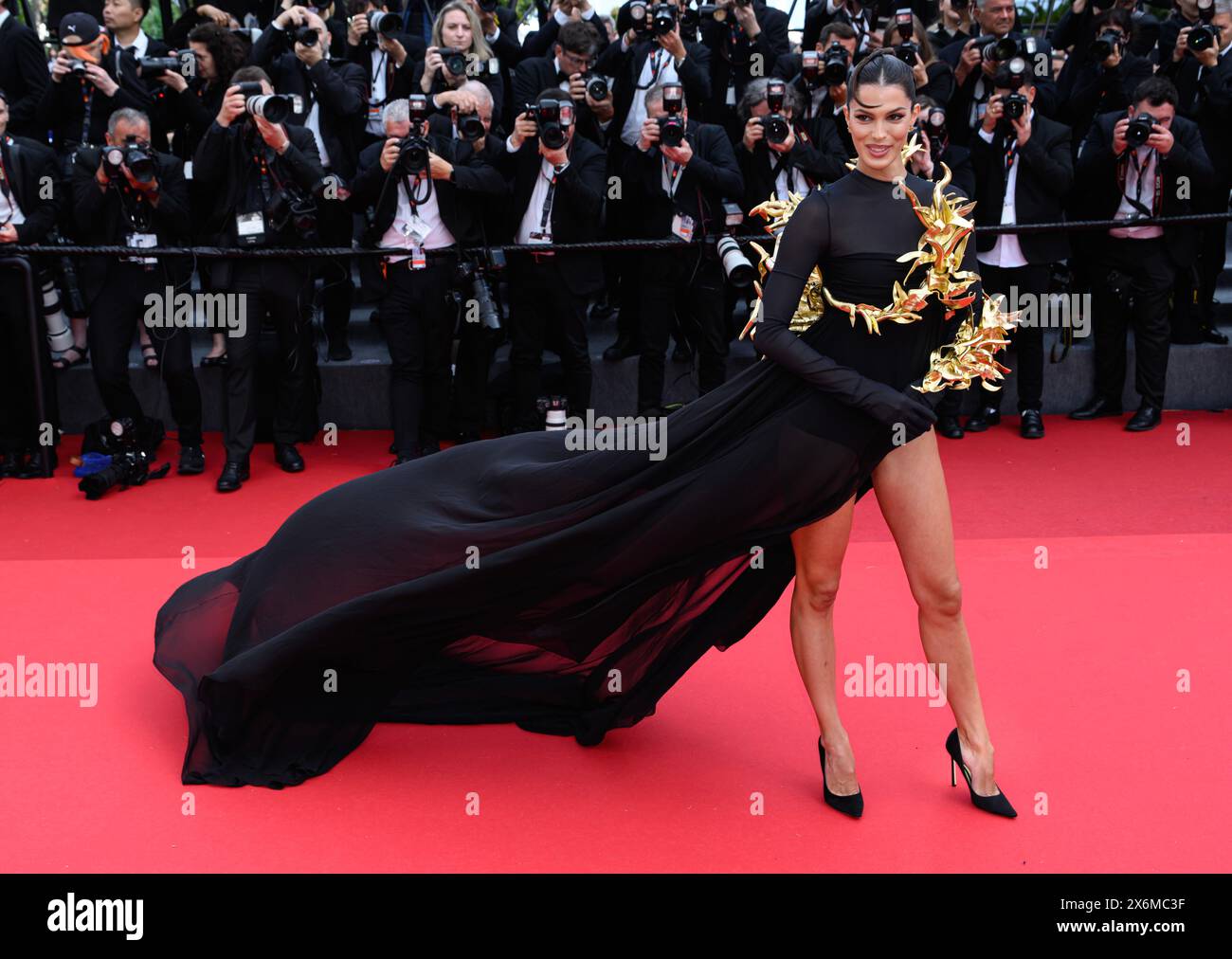 Cannes, Frankreich. Mai 2024. Iris Mittenaere kommt im Furiosa an, Einer Mad Max Saga Gala-Premiere, Palais des Festivals, Teil der 77. Ausgabe der Filmfestspiele von Cannes. Quelle: Doug Peters/EMPICS/Alamy Live News Stockfoto