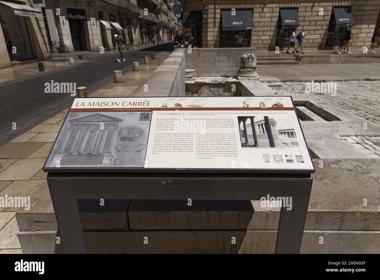 Nîmes, Frankreich.11. Juni 2022.La Maison Carrée ist ein römischer Tempel, der dem Kaiser Augustus und den „Prinzen der Jugend“ in Nîmes, Frankreich, gewidmet ist Stockfoto