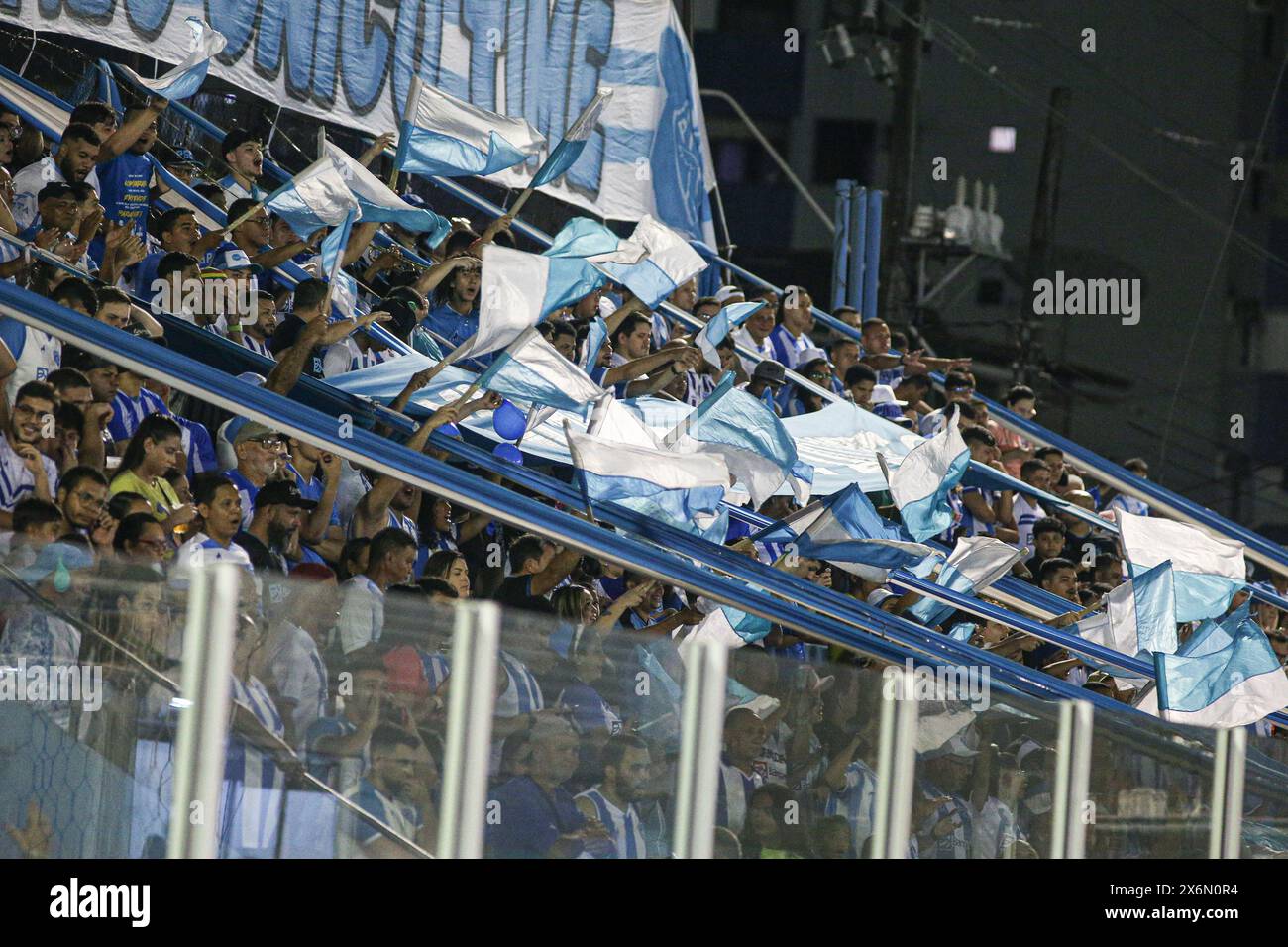 Belem, Brasilien. Mai 2024. PA - BELEM - 15/05/2024 - BRASILEIRO B 2024, PAYSANDU x GOIAS - PAYSANDU Fans während eines Spiels gegen Goias im Curuzu Stadion für die brasilianische B 2024 Meisterschaft. Foto: Marcos Junior/AGIF (Foto: Marcos Junior/AGIF/SIPA USA) Credit: SIPA USA/Alamy Live News Stockfoto