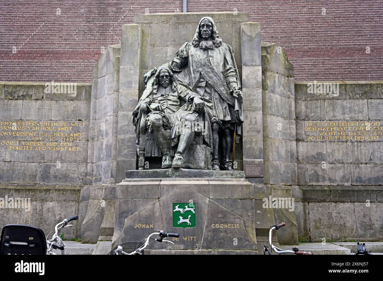dordrecht, niederlande -- 2024.05.08: Visbrug - Denkmal von johan und cornelis de witt -- [Credit: joachim affeldt - größeres Format verfügbar auf r Stockfoto