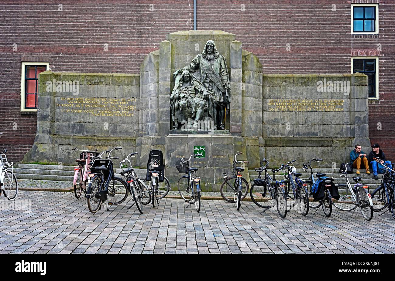 dordrecht, niederlande -- 2024.05.08: Visbrug - Denkmal von johan und cornelis de witt -- [Credit: joachim affeldt - größeres Format verfügbar auf r Stockfoto