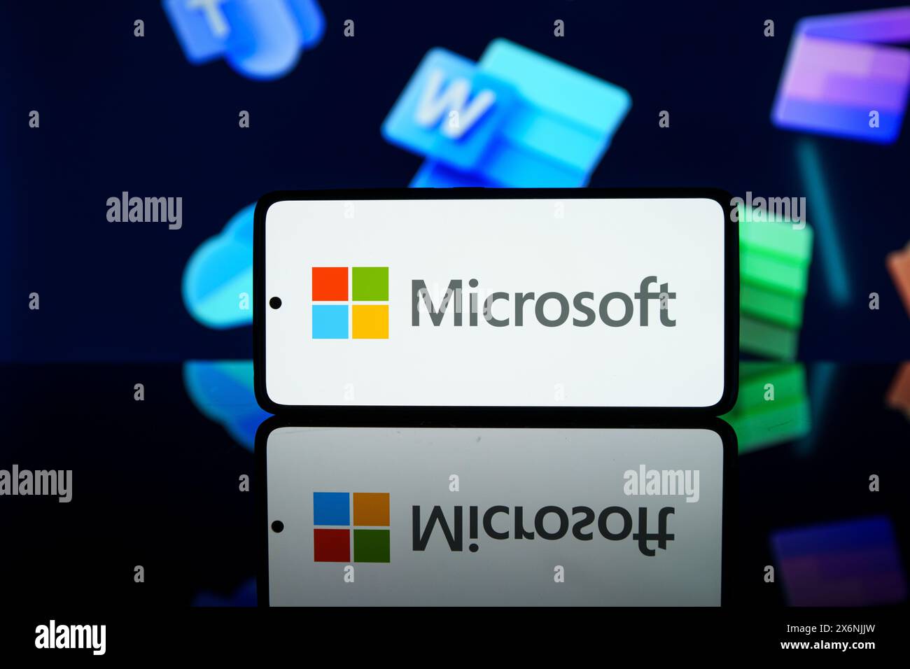 Microsoft Unternehmenslogo auf dem Smartphone-Bildschirm. Stockfoto