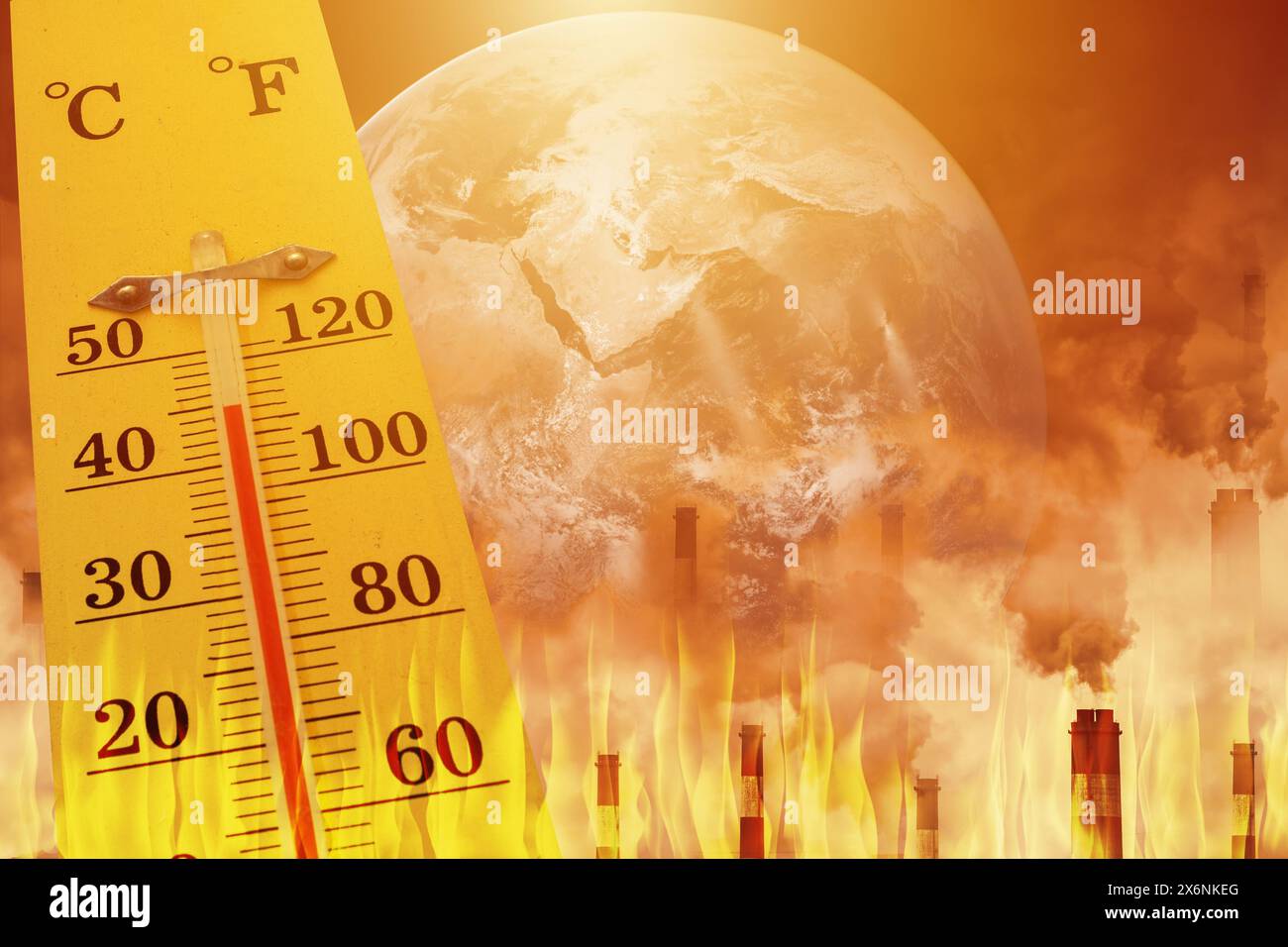 Heiße Temperatur der Stadt, Thermometer auf gelbem Himmel mit Sonnenschein im Sommer zeigen höheres Wetter, Konzept globale Erwärmung, Element von NASA Stockfoto
