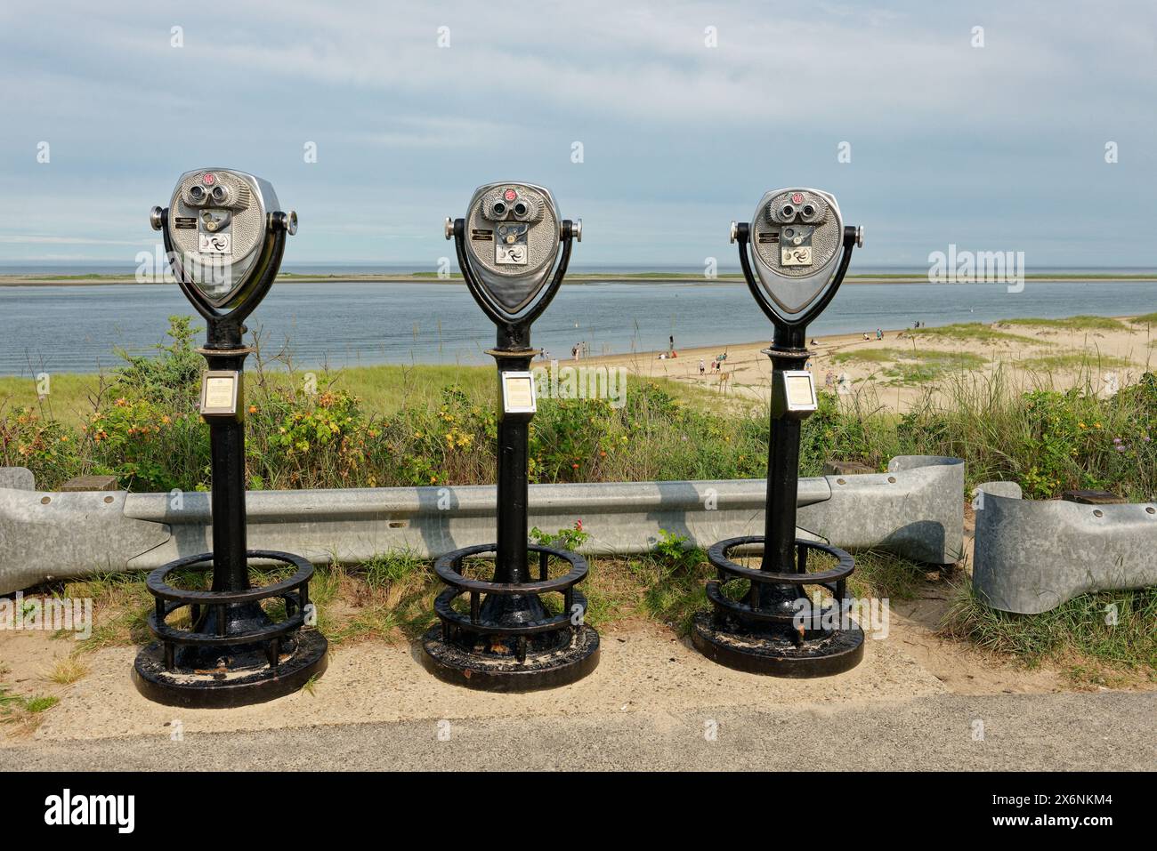 Münzfernglas mit Blick auf Lighthouse Beach. Chatham, Chatham Peninsula, Massachusetts, USA Stockfoto