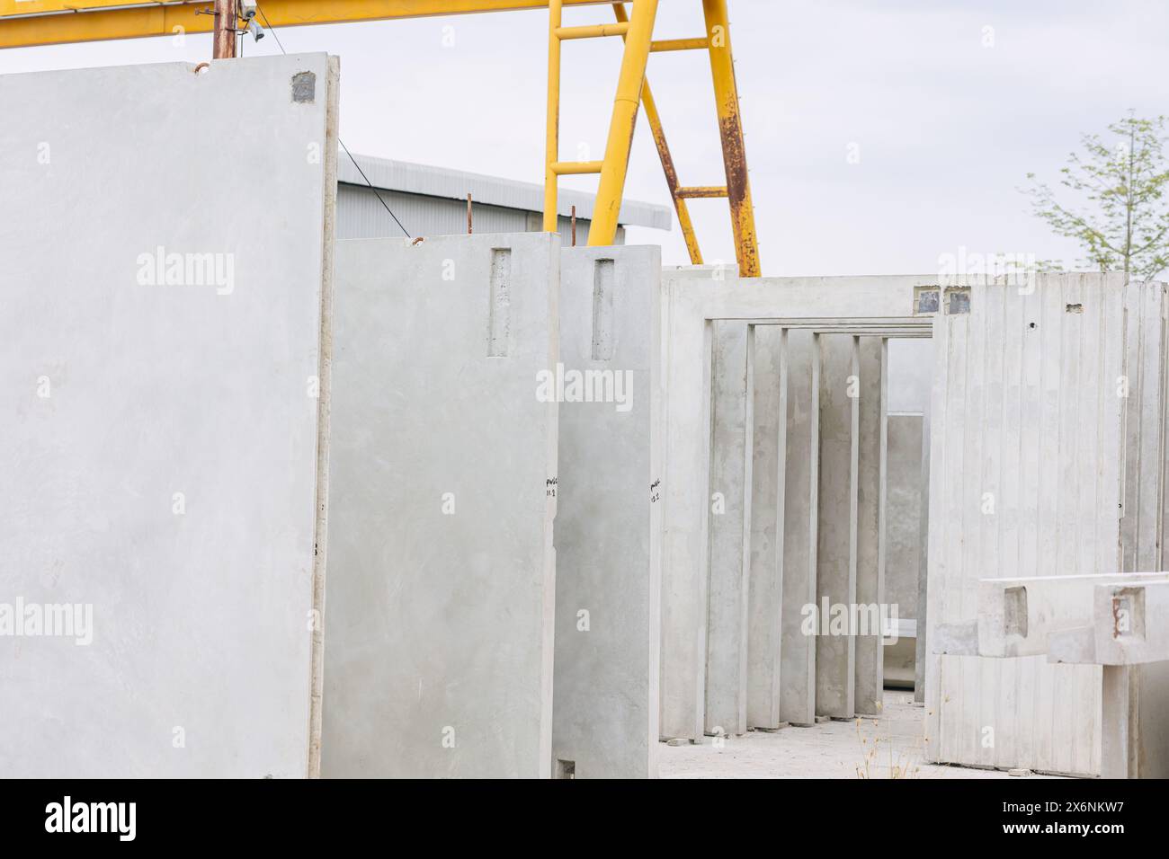 Fertigbeton-Gießanlage, Zementprodukte große Baustellenindustrie. Stockfoto