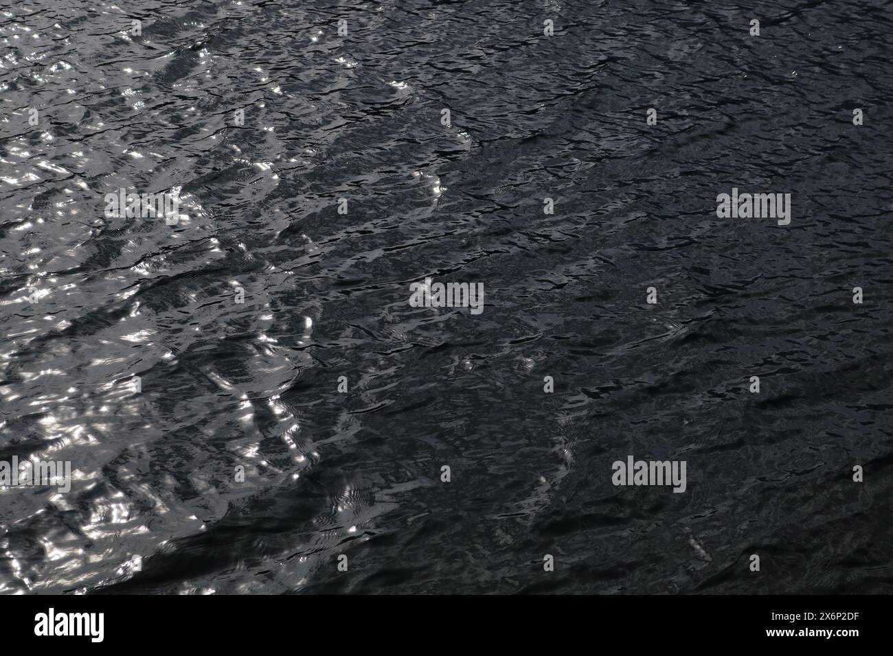 Sonnenlicht auf dem Wasser Stockfoto