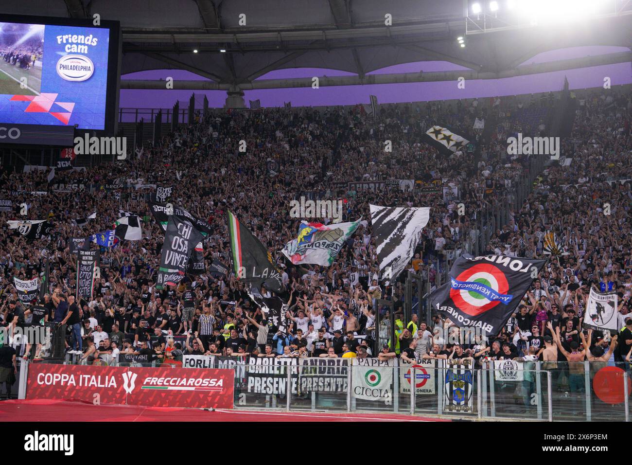 Rom, Italie. Mai 2024. Fans des Juventus FC beim italienischen Cup, Coppa Italia, Finale des Fußballspiels zwischen Atalanta BC und Juventus FC am 15. Mai 2024 im Stadio Olimpico in Rom, Italien - Foto Morgese-Rossini/DPPI Credit: DPPI Media/Alamy Live News Stockfoto