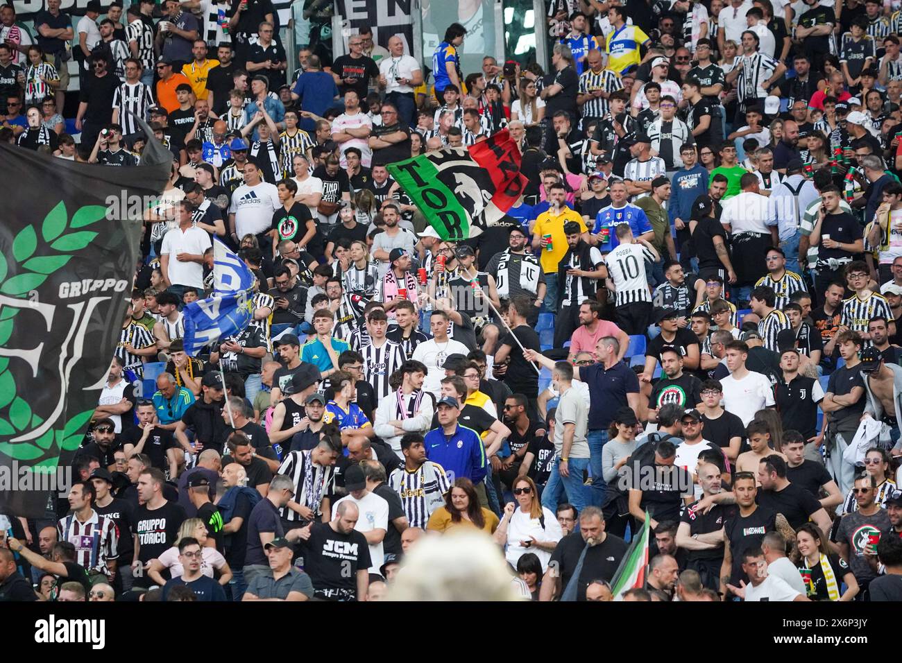 Rom, Italie. Mai 2024. Fans des Juventus FC beim italienischen Cup, Coppa Italia, Finale des Fußballspiels zwischen Atalanta BC und Juventus FC am 15. Mai 2024 im Stadio Olimpico in Rom, Italien - Foto Morgese-Rossini/DPPI Credit: DPPI Media/Alamy Live News Stockfoto